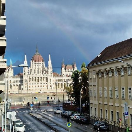 Parliament View Apartment Budapest Luaran gambar