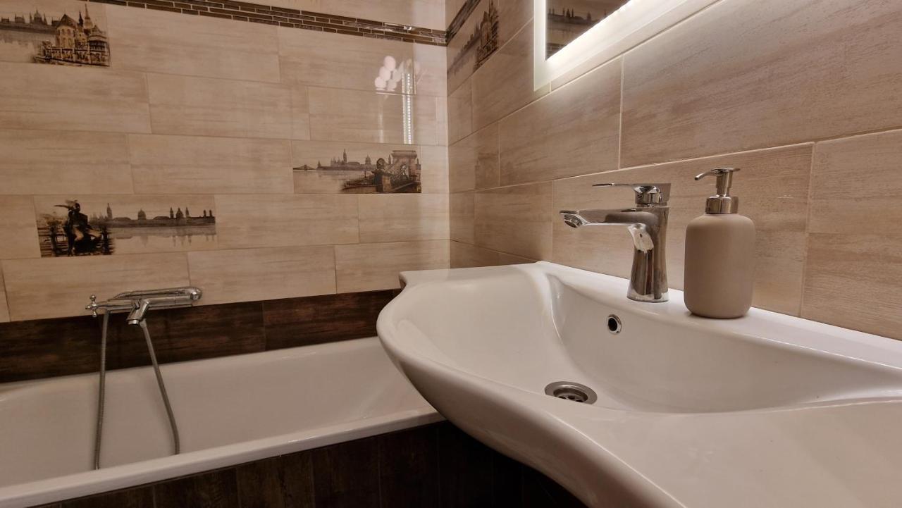 Parliament View Apartment Budapest Luaran gambar