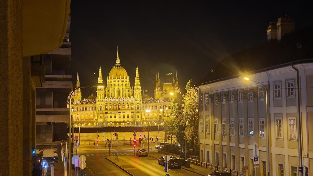 Parliament View Apartment Budapest Luaran gambar