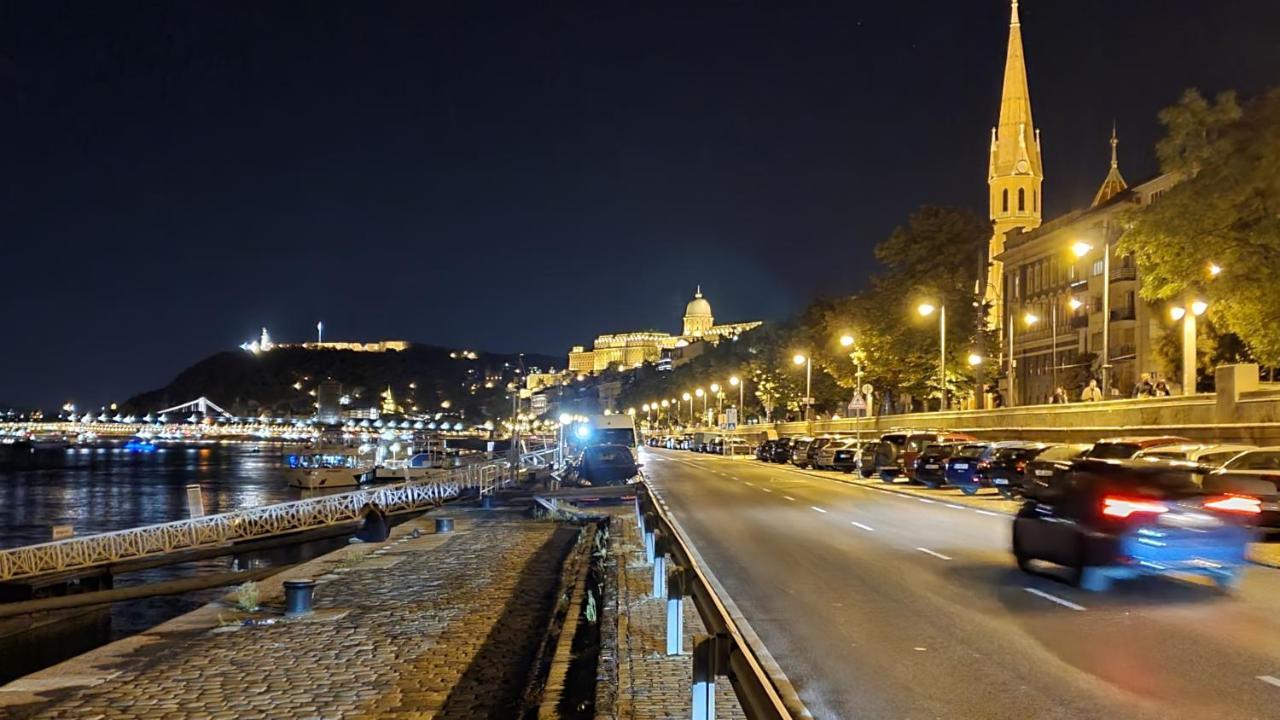 Parliament View Apartment Budapest Luaran gambar