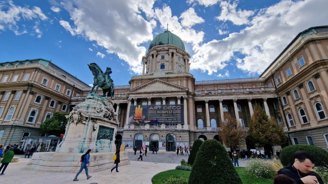 Parliament View Apartment Budapest Luaran gambar