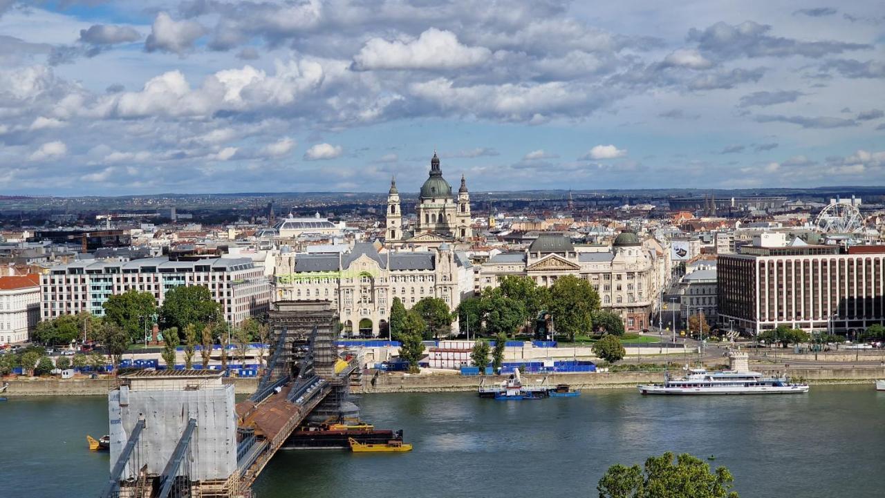 Parliament View Apartment Budapest Luaran gambar