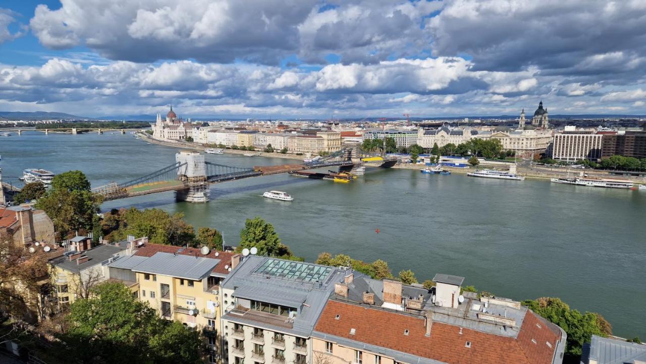Parliament View Apartment Budapest Luaran gambar