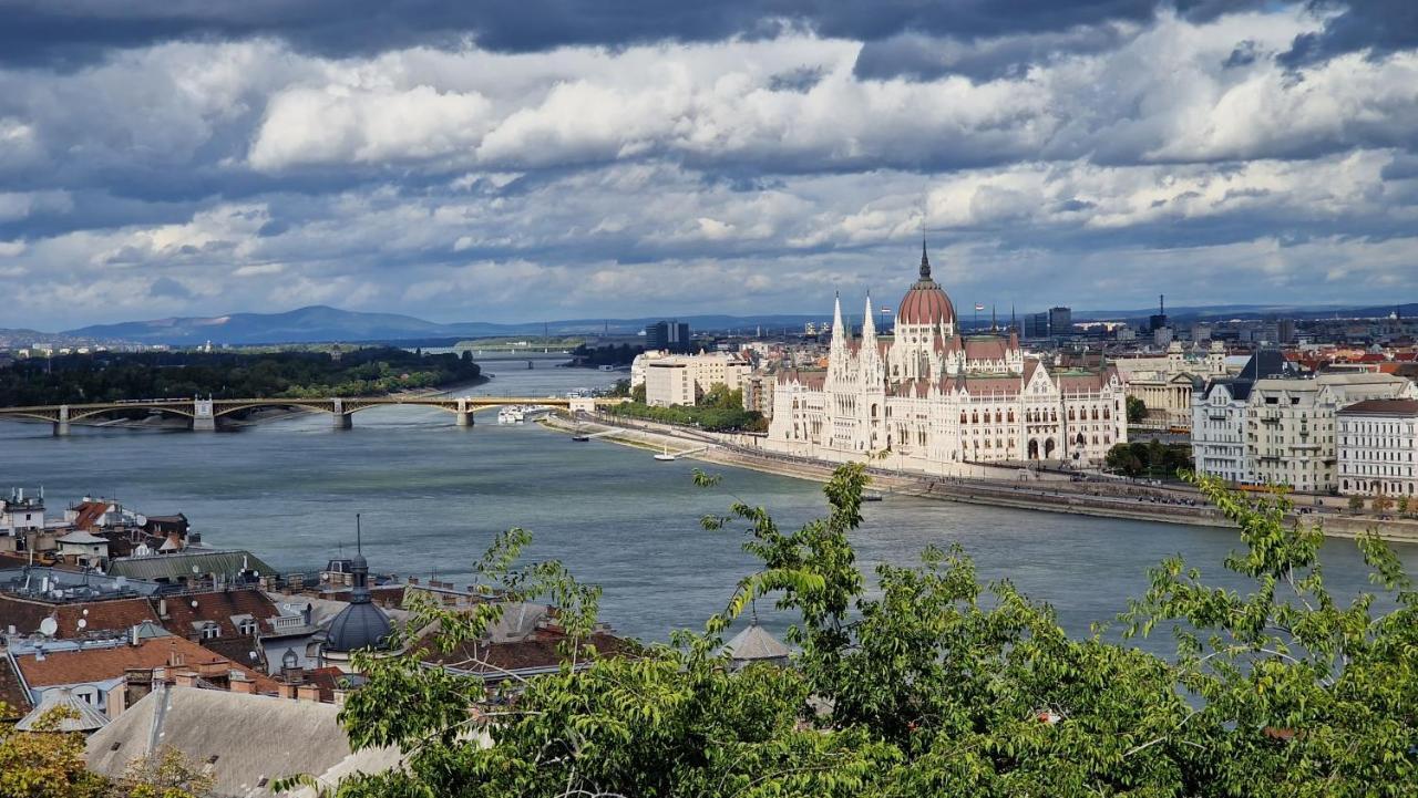 Parliament View Apartment Budapest Luaran gambar